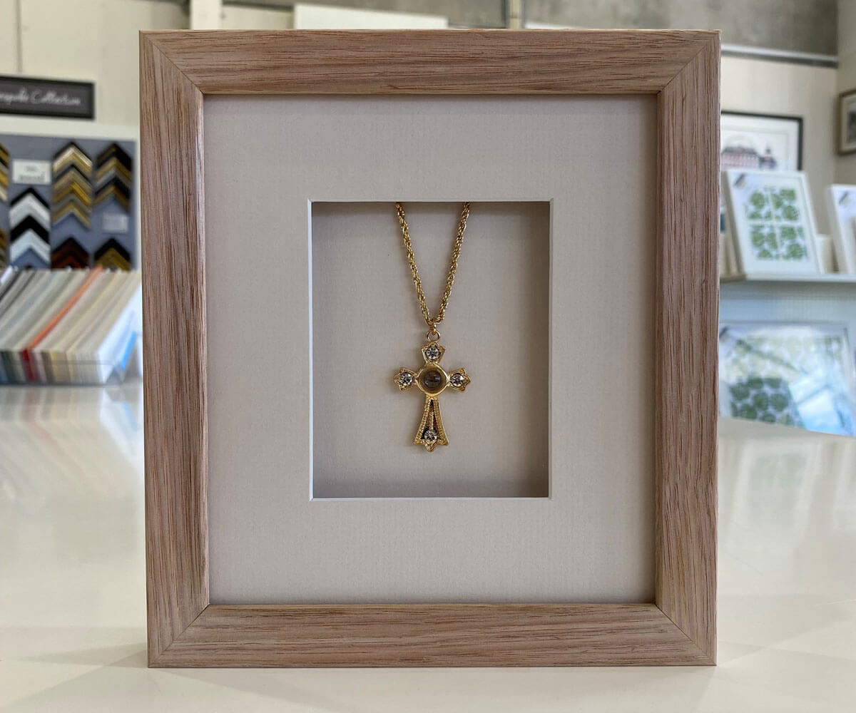 Frame jewellery holder